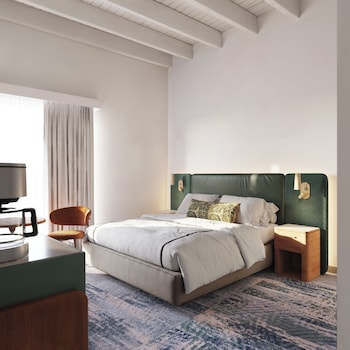 Room, 1 Queen Bed (Heritage)