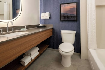 Room, 2 Queen Beds, Hearing Accessible (Roll-in Shower)