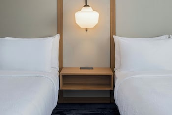Room, 2 Queen Beds, Hearing Accessible (Roll-in Shower)