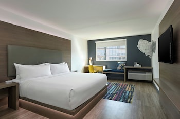 Chic, Room, 1 King Bed, Pool View