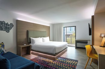 Suite, 1 King Bed, Balcony