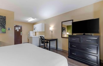 Room, 1 Queen Bed, Non Smoking, Kitchen