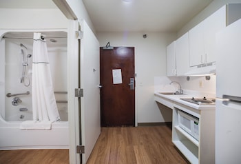 Studio, 1 Queen Bed, Accessible, Non Smoking