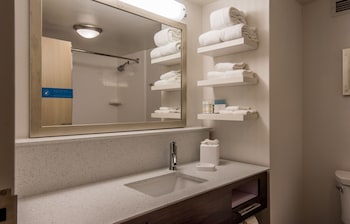 Suite, 1 King Bed, Accessible, Bathtub