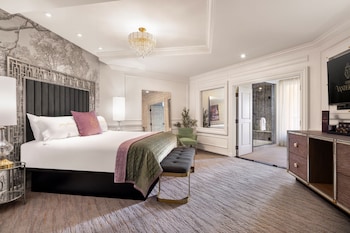 The Scandal Suite, 1 King, Strip View