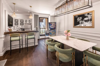 The Scandal Suite, 1 King, Strip View