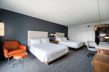 Room, 2 Queen Beds, Hearing Accessible (Mobility Accessible with Bathtub)
