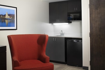 Deluxe Room, 1 King Bed with Sofa bed, Accessible, Jetted Tub (Hearing)