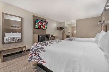 Deluxe Room, 2 Queen Beds, Smoking
