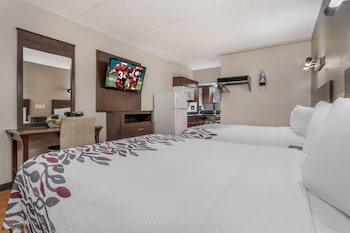 Deluxe Room, 2 Queen Beds, Smoking, Kitchenette