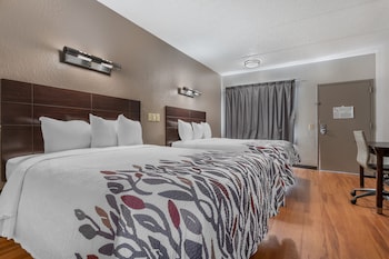 Deluxe Room, 2 Queen Beds, Smoking, Kitchenette