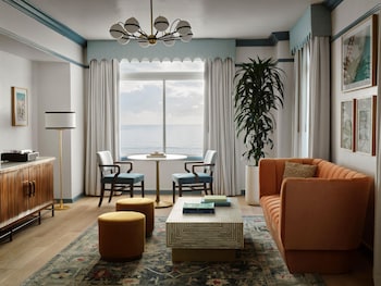 Suite, 1 King Bed, City View