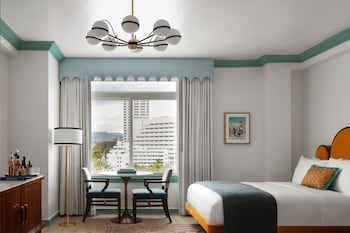 Room, 1 King Bed (Coastal View)