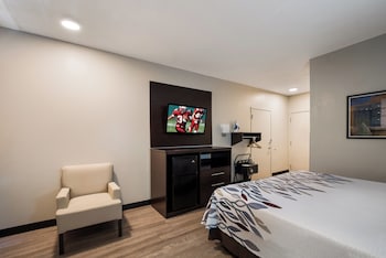 Superior Room, 1 King Bed, Accessible (Smoke Free)