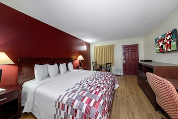 Standard Room, 1 King Bed, Non Smoking, Poolside