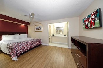 Superior Room, 1 King Bed, Non Smoking, Poolside