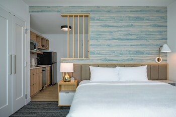 Studio, 1 King Bed with Sofa bed (Hearing Accessible)