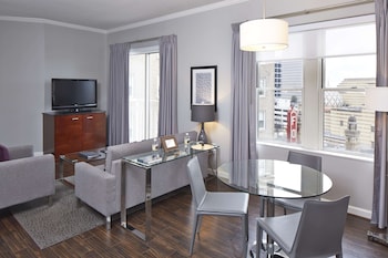 Apartment, 1 Queen Bed, Kitchen