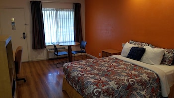 Standard Room, 1 Queen Bed, Smoking