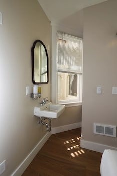 Standard Room, 1 Double Bed, Private Bathroom
