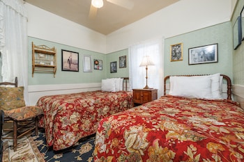 Twin Room, 2 Twin Beds, Shared Bathroom