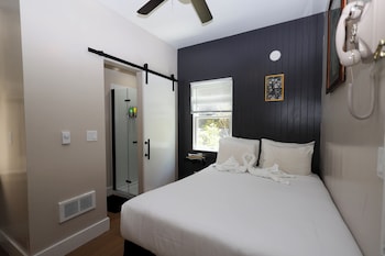 Standard Room, 1 Double Bed, Private Bathroom