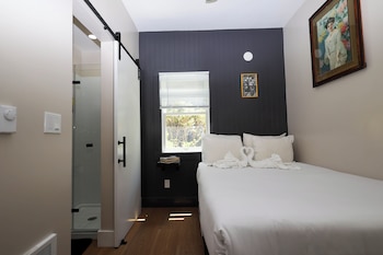 Standard Room, 1 Double Bed, Private Bathroom