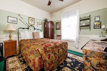 Standard Room, 1 Double Bed, Shared Bathroom