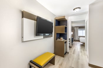 Suite, 2 Queen Beds, Non Smoking