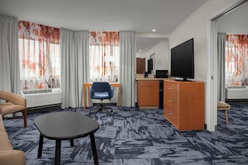 Suite, 1 Bedroom, Hearing Accessible (Roll-in Shower)