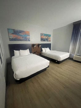 Room, 2 Queen Beds, Mobility Accessible, Non Smoking (Walk-In Shower w/Seat)