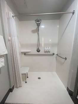 Room, 2 Queen Beds, Mobility Accessible, Non Smoking (Walk-In Shower w/Seat)