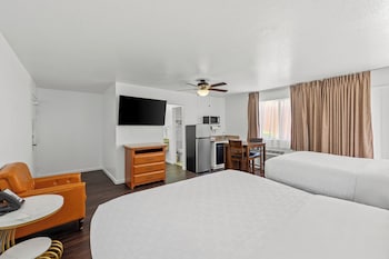 Suite, 2 Queen Beds, Non Smoking