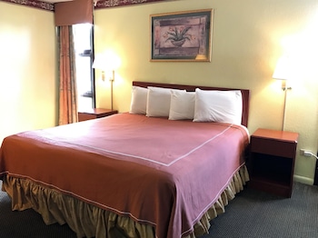 Standard Room, 1 King Bed