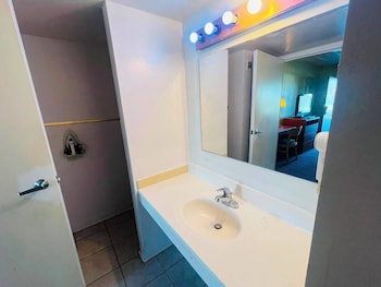 King Bed Non-Smoking with Jetted Tub