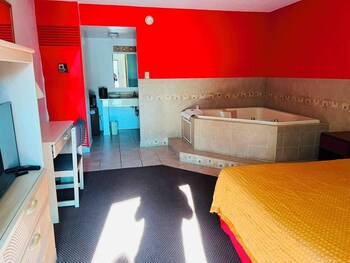 King Bed Non-Smoking with Jetted Tub
