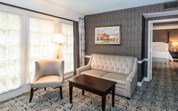 Suite (Governor Calvert)