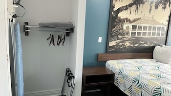 Standard Room, 1 King Bed, Smoking, Refrigerator & Microwave