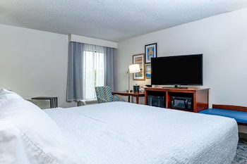 Deluxe Room, 1 King Bed, Microwave
