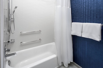 Room, 1 King Bed, Mobility Accessible, Bathtub