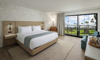 Club Room, 1 King Bed, Accessible (ADA Tub)