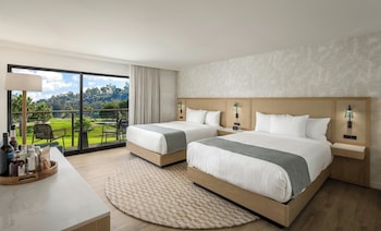 Room, 2 Queen Beds, Golf View