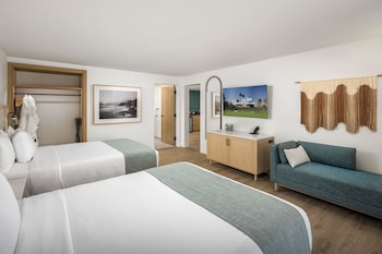 Room, 2 Queen Beds, Golf View