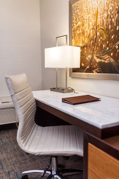 Room, 1 King Bed, Accessible (Hearing)