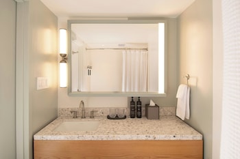 Deluxe Room, 2 Queen Beds, Patio