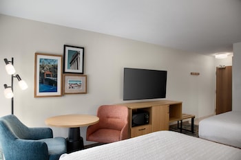 Room, 2 Queen Beds, Microwave
