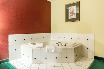 Deluxe Room, 1 King Bed, Non Smoking, Jetted Tub