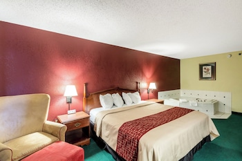 Deluxe Room, 1 King Bed, Non Smoking, Jetted Tub