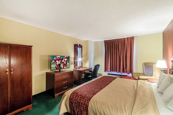 Deluxe Room, 1 King Bed, Non Smoking, Jetted Tub