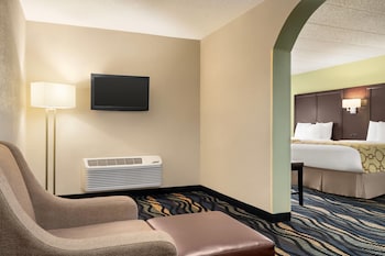 Suite, Multiple Beds, Non Smoking (2 Queen Beds with Sofa Bed)